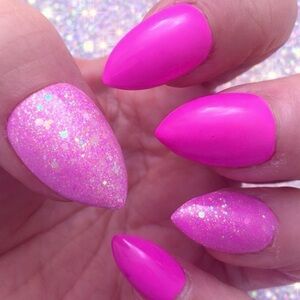 Short Almond Glamorous Pink Press-On Nails